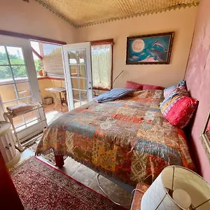 Artsy On Organic Farm Bed & Breakfast
